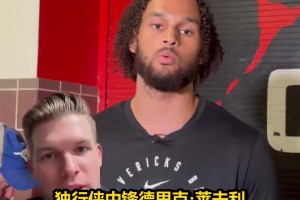 本来想露脸没想到变成打脸，篮球场上的显眼包